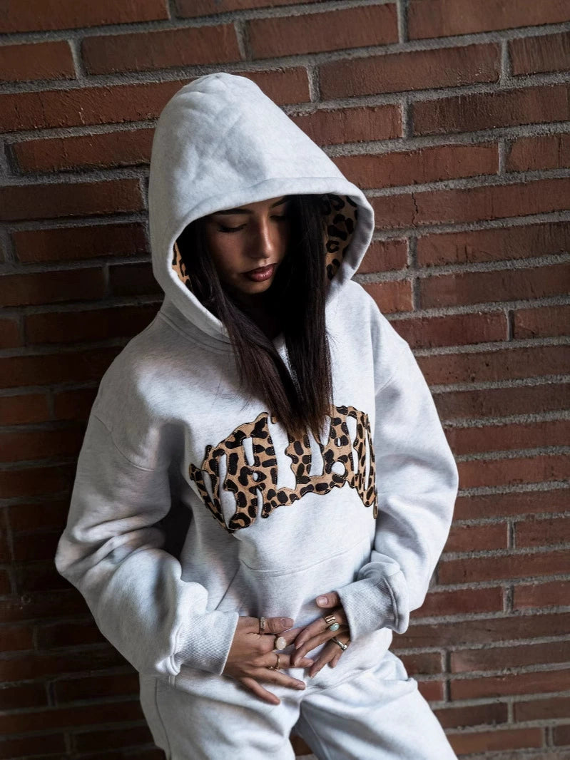 Sichere dir heute 60% Rabatt auf den Leoparden-Hoodie 🐆