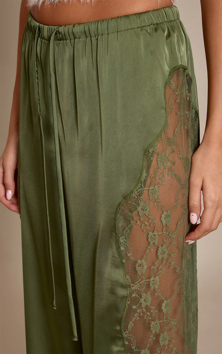 Profitez aujourd'hui seulement de 60 % de réduction sur les pantalons en satin à lacets ✨🖤