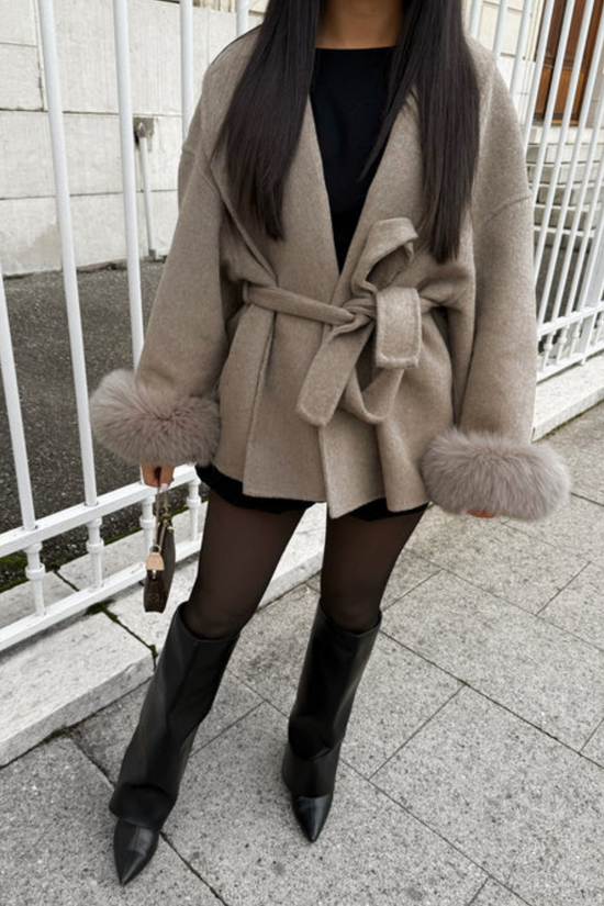 Profitez aujourd'hui seulement de 70 % de réduction sur le manteau en fourrure Vaïa ❄️