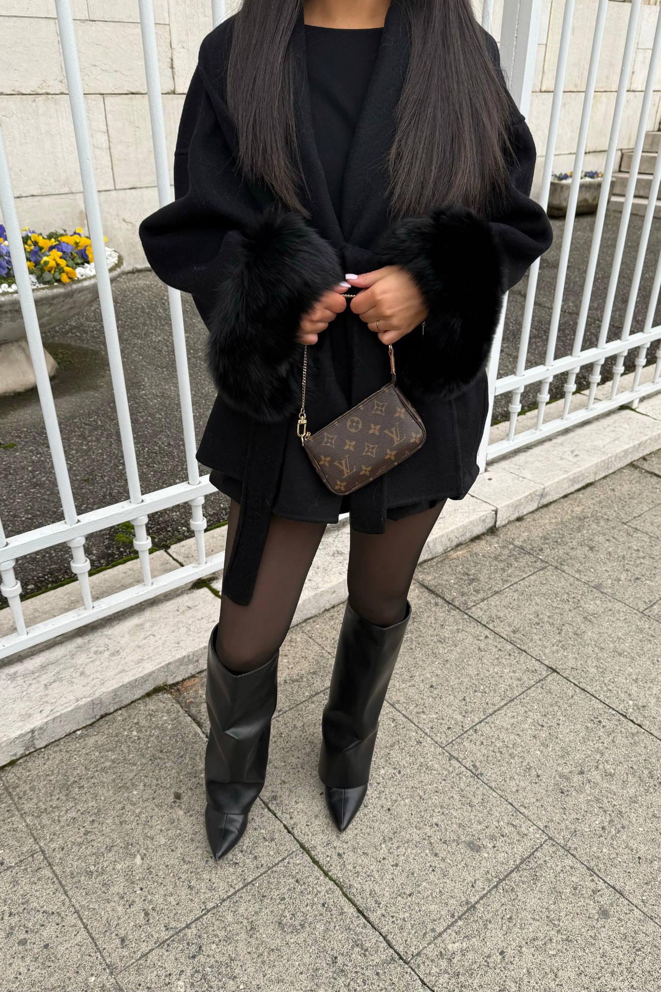 Profitez aujourd'hui seulement de 70 % de réduction sur le manteau en fourrure Vaïa ❄️