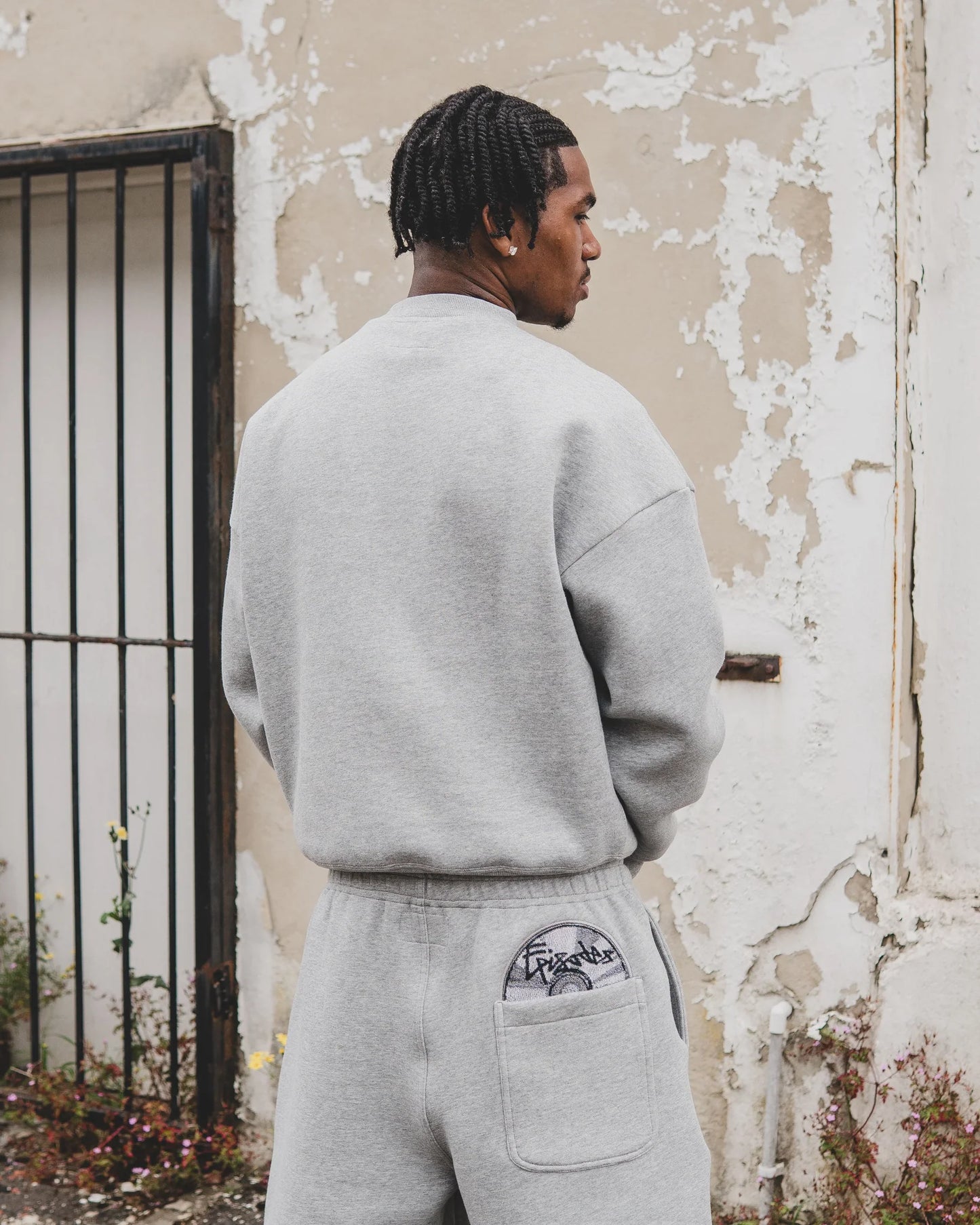 Profitez aujourd'hui seulement de 60 % de réduction sur le pull The Disc Comfort 🩶🖤