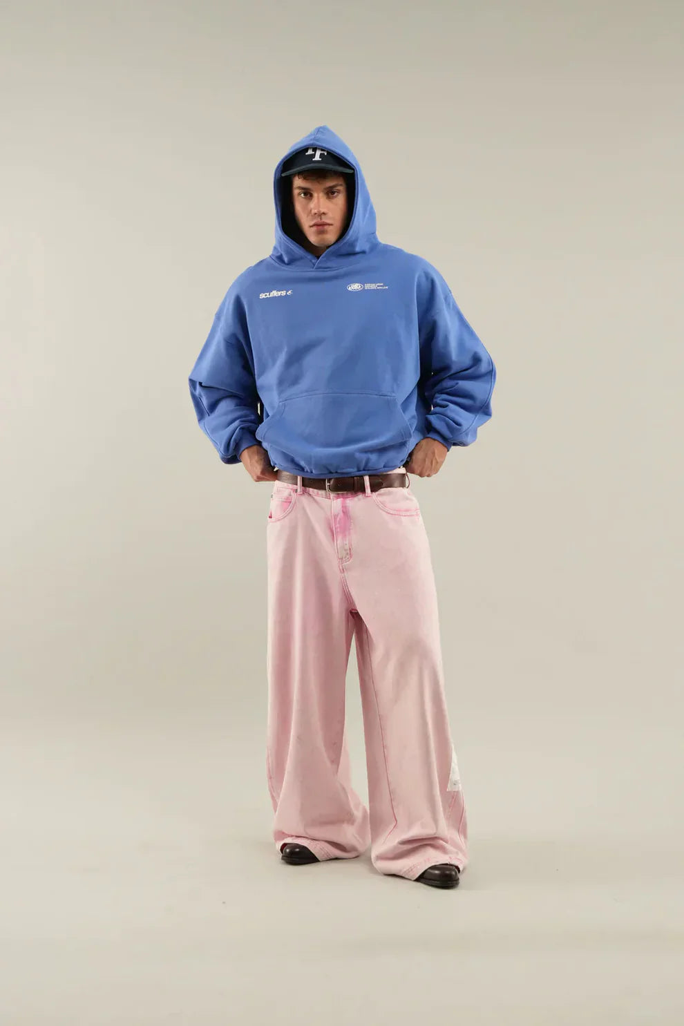 Profitez aujourd'hui seulement de 70 % de réduction sur le sweat à capuche With Love 💛