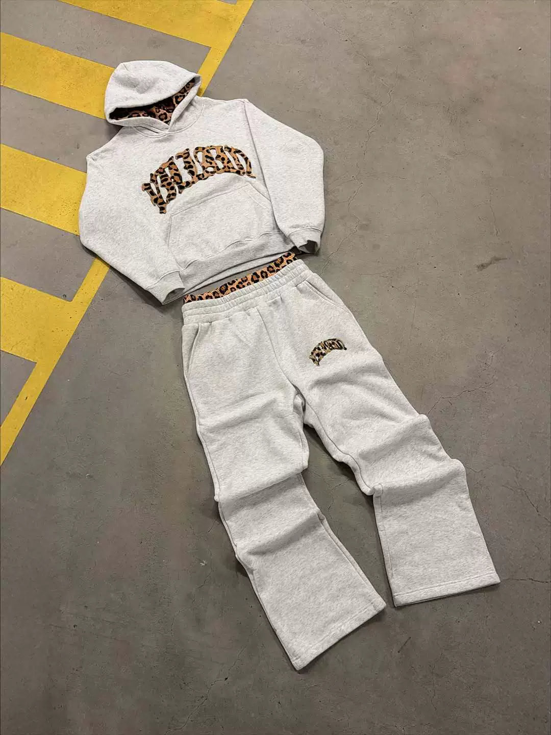 Sichere dir heute 60% Rabatt auf den Leoparden-Hoodie 🐆