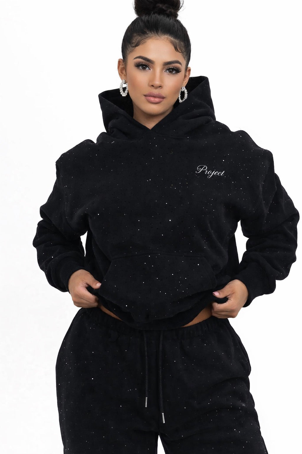Sichere dir heute 60 % Rabatt auf den Strass-Hoodie! ✨