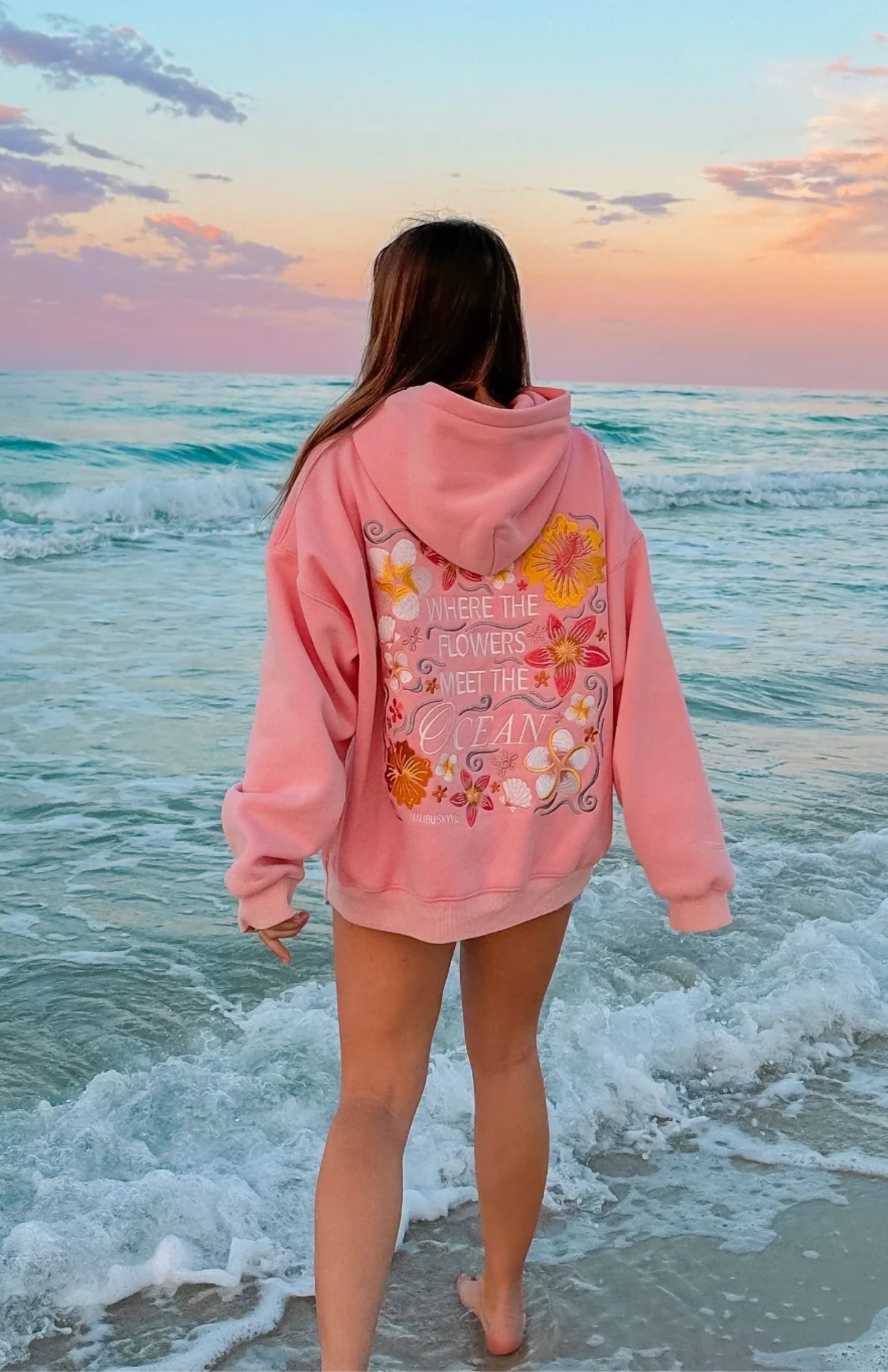 Profitez aujourd'hui seulement de 60 % de réduction sur le sweat à capuche « Là où les fleurs rencontrent l'océan » 🌸🌊